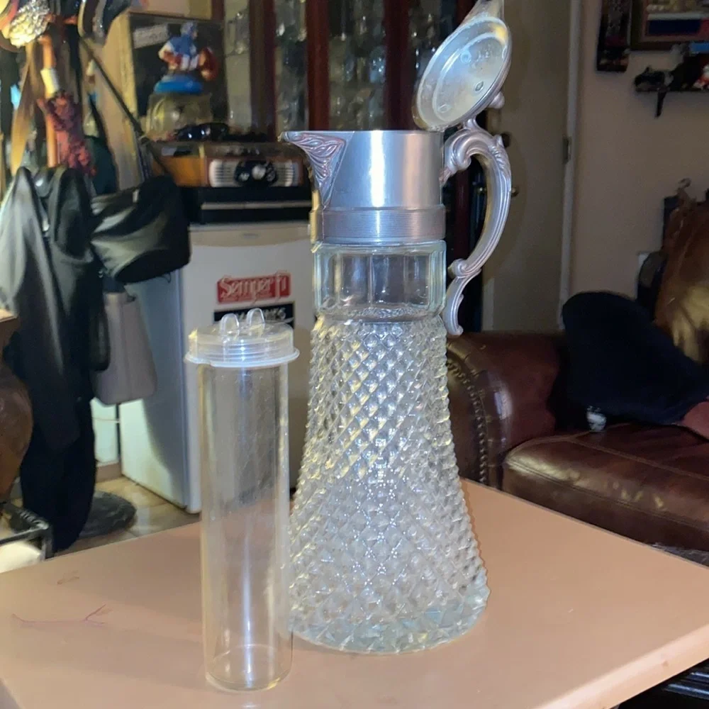 Vintage Diamond Point Silverplated Wine Claret in excellent condition